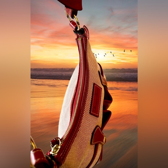 Dooney & Bourke Lucy Red Leather & Check Canvas Shoulder Bag EUC NO CALLOUTS - Picture 6 of 15